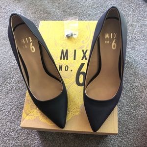 Mix No.6 Black Pumps